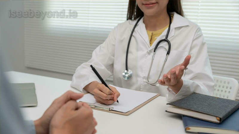 Doctor giving supplement advice.